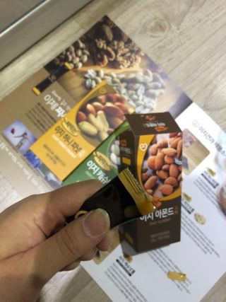 짜먹는 이지견과 짜먹는 이지아몬드, 짜먹는 이지허니피넛, 짜먹는 이지캐슈넛 각 10g X  10포 — 5점을 준 리뷰어가 2021년 1월 올린 사용 사진