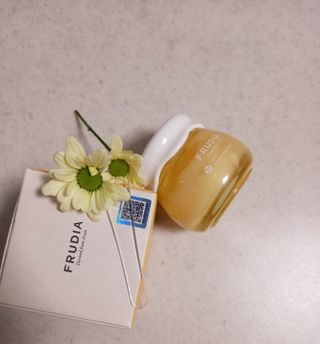 [후르디아] 미백 기능성 감귤 브라이트닝 크림 — 5점을 준 리뷰어가 2021년 4월 올린 사용 사진