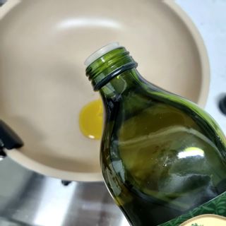 마에스트로 엑스트라버진 올리브 유 마에스트로 엑스트라버진 스페인 올리브유 — 5점을 준 리뷰어가 2022년 4월 올린 사용 사진