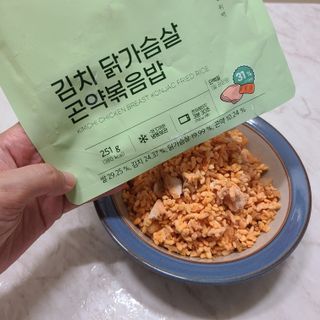 [푸딩팩토리] 요잇조잇 닭갈비 닭가슴살/김치 닭가슴살 곤약볶음밥 2종 (김치볶음밥 2개 닭갈비 볶음밥 1개) — 5점을 준 리뷰어가 2022년 8월 올린 사용 사진