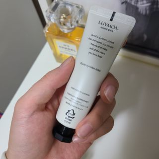 러브모아 향수 고체향수 승무원 고체향수 바르는 향수 니치향수 도손 우드세이지 앤 씨솔트 — 5점을 준 리뷰어가 2022년 11월 올린 사용 사진