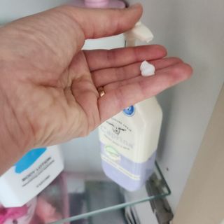 카프리나 산양밀크 모이스춰라이징 바디로션 350ml(라벤더향) — 5점을 준 리뷰어가 2023년 5월 올린 사용 사진