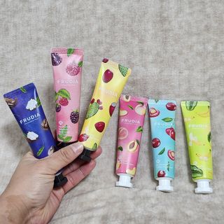[후르디아] 골라쓰는 과즙향 핸드크림 기프트세트 — 5점을 준 리뷰어가 2024년 1월 올린 사용 사진