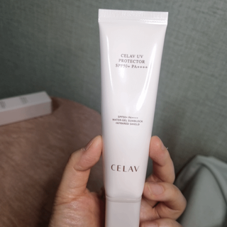 프리마인 선크림만 바꿨을 뿐인데 매일 물 2L챙겨먹고 기초케어 완벽하게 한 물빛피부 완성,셀라브UV프로텍터 — 5점을 준 리뷰어가 2023년 8월 올린 사용 사진