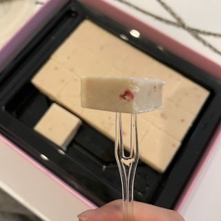 연말/새해선물 딸기 초콜릿 종착역, 건딸기가 상큼하게 씹히는 카카올라 딸기생초콜릿 — 5점을 준 리뷰어가 2021년 11월 올린 사용 사진