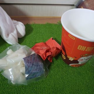 유비쿡 컵떡볶이 매운컵떡볶이2개/ 짜장컵떡볶이 2개  총 4개세트 — 5점을 준 리뷰어가 2021년 2월 올린 사용 사진
