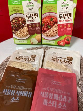 [풀무원] 식물성 저당질식 세트, 두부면 매콤라구파스타와 두부면 직화짜장 — 5점을 준 리뷰어가 2021년 3월 올린 사용 사진