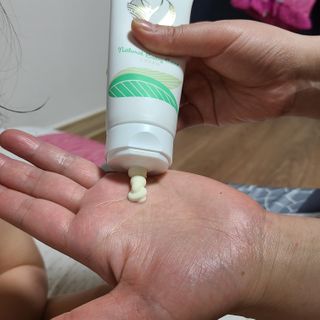 mom e 맘이 내추럴 베이비 케어 크림+바디오일 — 5점을 준 리뷰어가 2021년 1월 올린 사용 사진