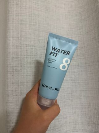 나우 [리브엠]피부 속부터 겹겹이, 촘촘하게! 워터핏8중 수분착붙 크림 — 5점을 준 리뷰어가 2025년 5월 올린 사용 사진