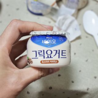 매일바이오 그릭요거트 오리지널 플레인 4개, 로스터리 커피믹스 4개 — 3점을 준 리뷰어가 2021년 12월 올린 사용 사진