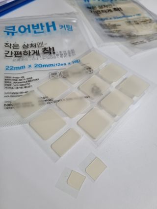 [큐어반H 커팅] 간편하게 떼서 쓰는 자외선차단 습윤밴드 (1팩/30매입) — 5점을 준 리뷰어가 2022년 11월 올린 사용 사진