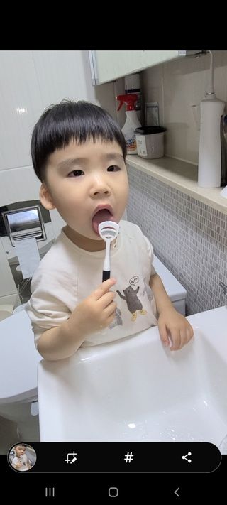 크리오 클리어스 혀백태제거 구취관리 혀클리너 — 5점을 준 리뷰어가 2021년 3월 올린 사용 사진