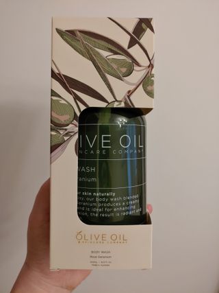 올리브 오일 스킨케어 컴퍼니 [OOSC] 향기로운 보습 로즈 제라늄 바디워시 500ml — 5점을 준 리뷰어가 2021년 5월 올린 사용 사진