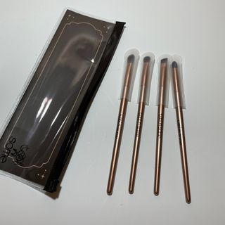 툴앤썸 로즈골드 에디션 아이 메이크업 브러쉬 4종+툴앤썸 어썸 블랙 멜로우 블렌딩 스펀지 — 5점을 준 리뷰어가 2021년 2월 올린 사용 사진