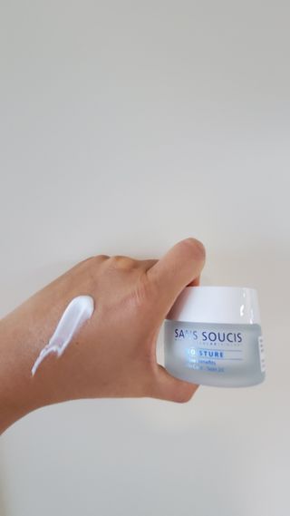 산수시 아쿠아 베네핏 24h 수부지 물광 속건조 수분크림 50ml — 5점을 준 리뷰어가 2021년 8월 올린 사용 사진