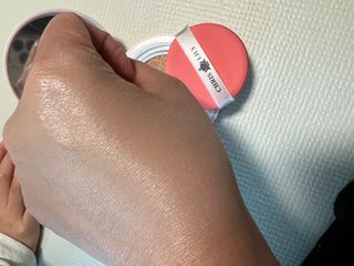 [크리스앤릴리] 내츄럴 글로우 97쿠션 — 5점을 준 리뷰어가 2022년 10월 올린 사용 사진
