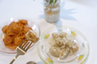 굽네몰 [굽네] 소스가 맛있는 닭가슴살 한입 볼 2종 — 5점을 준 리뷰어가 2021년 3월 올린 사용 사진