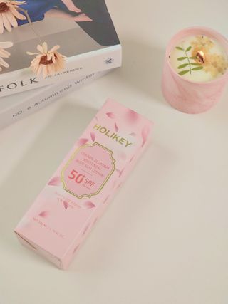 홀리키 체리 블러썸 화이트닝 바디 선 로션 — 5점을 준 리뷰어가 2023년 6월 올린 사용 사진