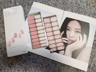 데싱디바 글레이즈 젤네일 포일 이펙트 네일_4종 중 택 1 — 5점을 준 리뷰어가 2021년 9월 올린 사용 사진