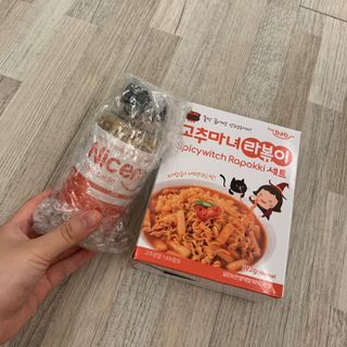 더밥  고추마녀 라볶이 +  나이스미 무설탕 현미후레이크 — 5점을 준 리뷰어가 2021년 10월 올린 사용 사진