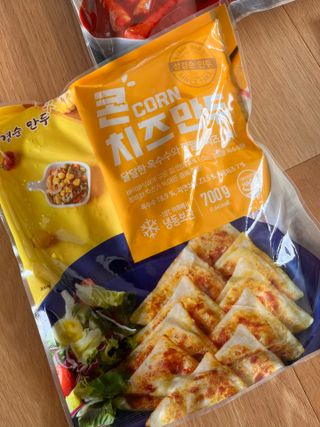 (주)성경순만두 곤약만두.콘치즈만두,삼각당면만두,당면 야끼만두,대구전통 납작만두,떡뽁이 매콤소스,달콤소스 — 4점을 준 리뷰어가 2023년 3월 올린 사용 사진