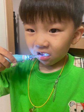 [오라덴스] 99.9 항균 칫솔모_키즈 진동칫솔 2,3단계 중 택 1 — 5점을 준 리뷰어가 2021년 7월 올린 사용 사진