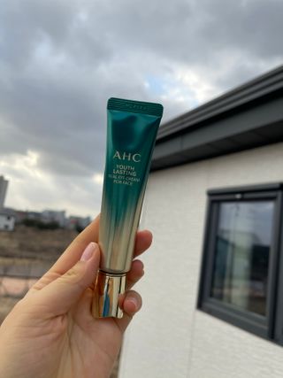 [NEW 탄력유턴 아이크림] AHC 유스 래스팅 리얼 아이크림 포 페이스 — 5점을 준 리뷰어가 2021년 1월 올린 사용 사진
