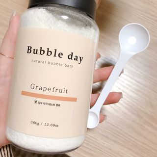 버블데이 아로마/과일 거품 입욕제 — 5점을 준 리뷰어가 2021년 7월 올린 사용 사진