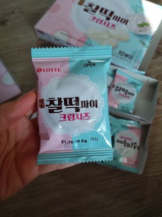 롯데제과 찰떡파이 크림치즈 — 5점을 준 리뷰어가 2021년 5월 올린 사용 사진