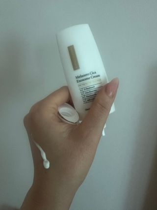 하이브리온 [쿠팡]멜라제로 시카엑소좀 크림 50ml PDRN 줄기세포 주름 미백기능성 피부과 병원입점, 1개, 50g — 5점을 준 리뷰어가 2025년 7월 올린 사용 사진