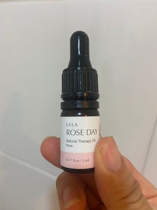 라라로즈데이 시즌2 천연 아로마오일 Y존 케어 속옷향수 이너퍼퓸 5ml  여성의 자존감을 UP시키자 — 5점을 준 리뷰어가 2021년 9월 올린 사용 사진