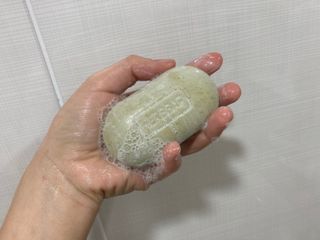 제이제이바이오 허브마사지바 올인원 알약비누 — 5점을 준 리뷰어가 2022년 2월 올린 사용 사진