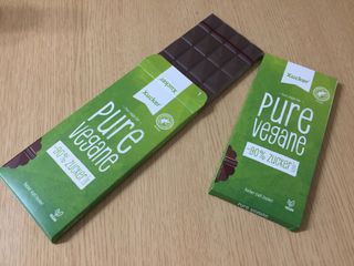 당류2g 자일리톨로 단맛을낸 슈카 퓨어비건 무설탕초콜릿 Xucker vegan 2개입 — 5점을 준 리뷰어가 2021년 4월 올린 사용 사진