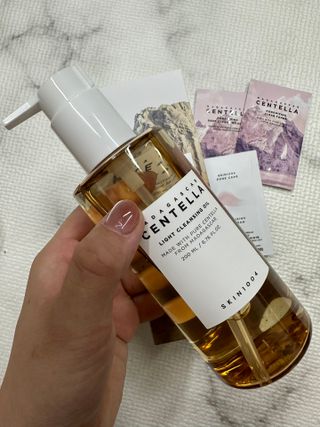 스킨1004 [SKIN1004] 마다가스카르 센텔라 라이트 클렌징 오일 200ml — 5점을 준 리뷰어가 2024년 7월 올린 사용 사진