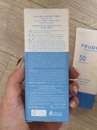 틱톡 [후르디아] 백탁NO! 화잘먹 수분광 선 에센스✨ — 5점을 준 리뷰어가 2023년 8월 올린 사용 사진