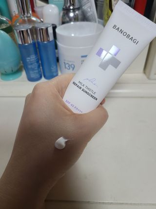 바노바기 코스메틱 바노바기 밀크씨슬 리페어 시카 선스크린 플러스 50ml — 5점을 준 리뷰어가 2023년 3월 올린 사용 사진
