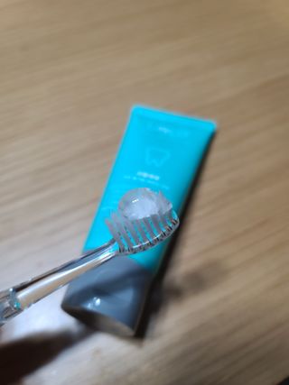 치과에서 쓰는 치약 _ 라벨제로 저불소 꼬마, 키즈, 유아, 베이비, 주니어 안전한 어린이치약 — 5점을 준 리뷰어가 2022년 10월 올린 사용 사진
