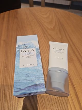 [스킨1004] 마다가스카르 센텔라 히알루-시카 워터핏 선세럼 50ml — 5점을 준 리뷰어가 2024년 5월 올린 사용 사진