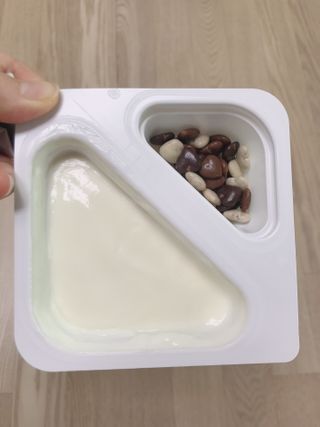 남양유업 또깍 접어 떠먹는 불가리스 2종 — 5점을 준 리뷰어가 2020년 12월 올린 사용 사진