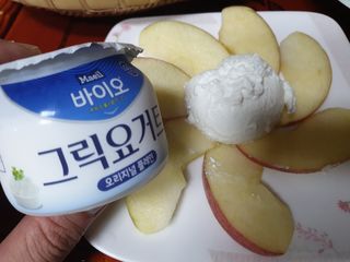 매일바이오 그릭요거트 오리지널 플레인 4개, 로스터리 커피믹스 4개 — 5점을 준 리뷰어가 2021년 12월 올린 사용 사진