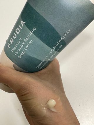 [후르디아] 올리브영 저자극 비건바디로션 — 5점을 준 리뷰어가 2023년 3월 올린 사용 사진
