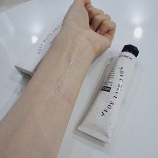 멈칫(MUMCHIT) 넥퍼퓸 NECKPERFUME 2가지 향 — 5점을 준 리뷰어가 2021년 12월 올린 사용 사진