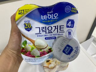 매일바이오 그릭요거트 오리지널 플레인 4개, 로스터리 커피믹스 4개 — 5점을 준 리뷰어가 2021년 12월 올린 사용 사진