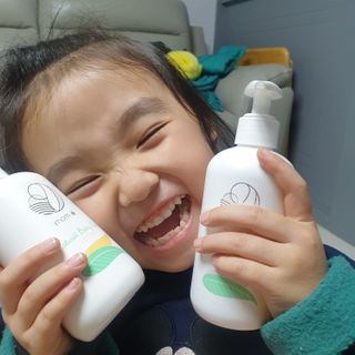 mom e 맘이 내추럴 베이비 케어 샴푸앤바스+로션 — 4점을 준 리뷰어가 2021년 1월 올린 사용 사진