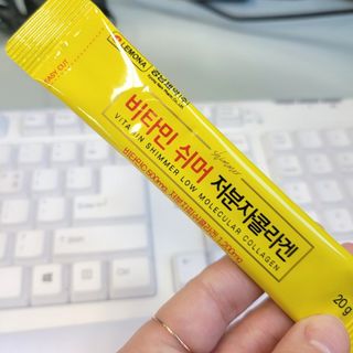 자연에온 경남제약 비타민 쉬머 저분자콜라겐 20g x 30포 — 5점을 준 리뷰어가 2021년 12월 올린 사용 사진