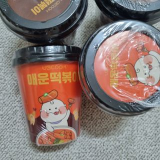 유비쿡 컵떡볶이 매운컵떡볶이2개/ 짜장컵떡볶이 2개  총 4개세트 — 5점을 준 리뷰어가 2021년 6월 올린 사용 사진