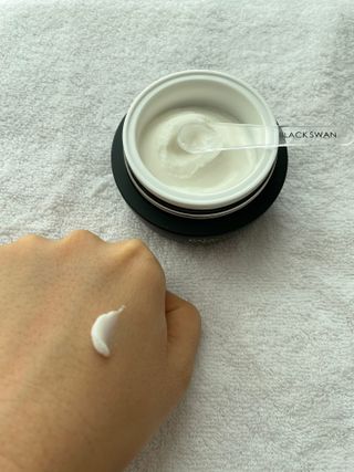 오투에니원 갈락토미세스 비타민 C 프리미엄 블랙스완 크림 50g — 4.5점을 준 리뷰어가 2023년 2월 올린 사용 사진