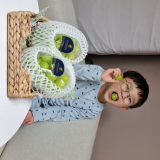 프리미엄 수출용 엘로아시스 샤인머스켓 특등품 1.5kg 2송이 — 5점을 준 리뷰어가 2021년 12월 올린 사용 사진