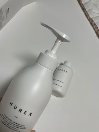 [HUREX] 휴렉스 볼류마이징 탈모완화 기능성 샴푸 본품+휴대용 — 5점을 준 리뷰어가 2021년 8월 올린 사용 사진