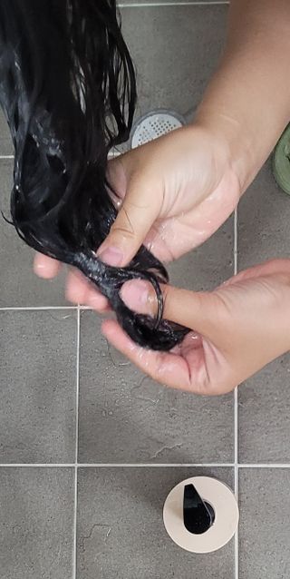 프리마인 더이상 뻣뻣하고 효과없는 탈모샴푸는 NO. 근본부터 케어하는 셀베이스 그린티샴푸(500ml) — 5점을 준 리뷰어가 2023년 5월 올린 사용 사진